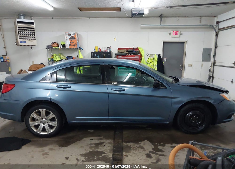 2011 CHRYSLER 200 VIN: 1C3BC1FB2BN623774