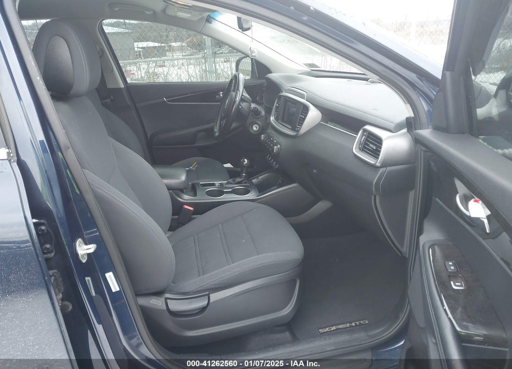 2016 KIA SORENTO 2.4L LX VIN: 5XYPGDA35GG016029