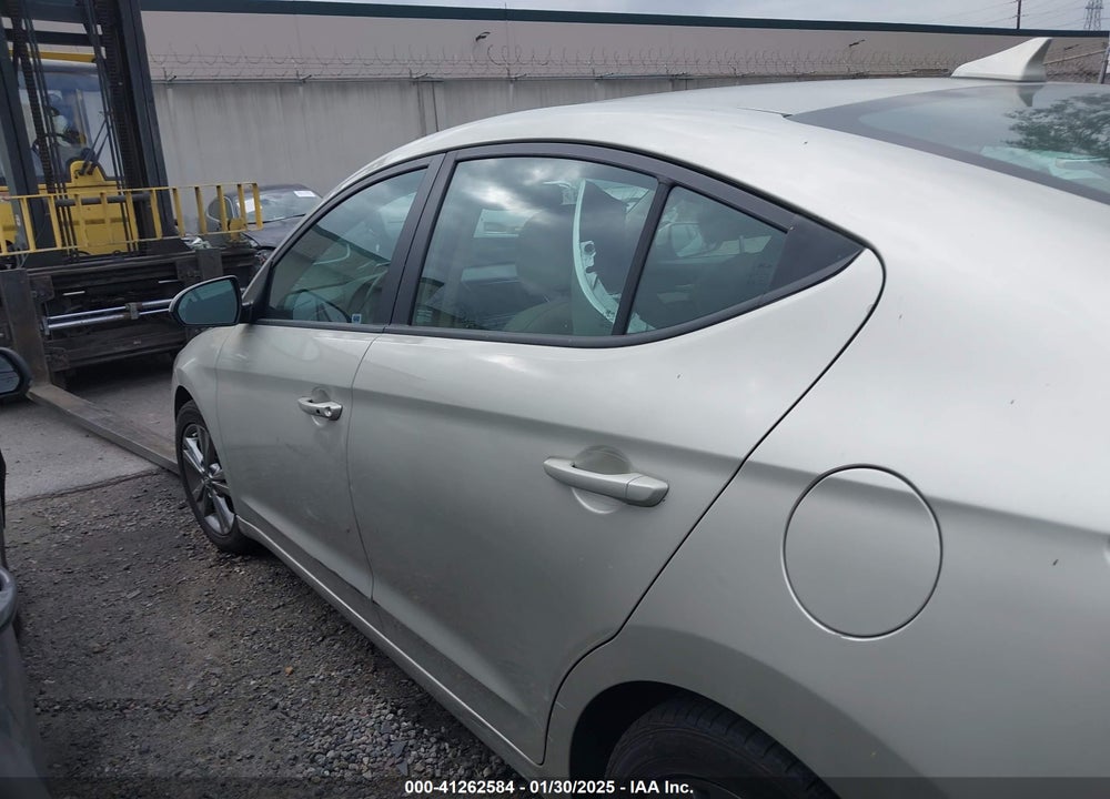 2017 HYUNDAI ELANTRA VIN: KMHD84LF9HU250368