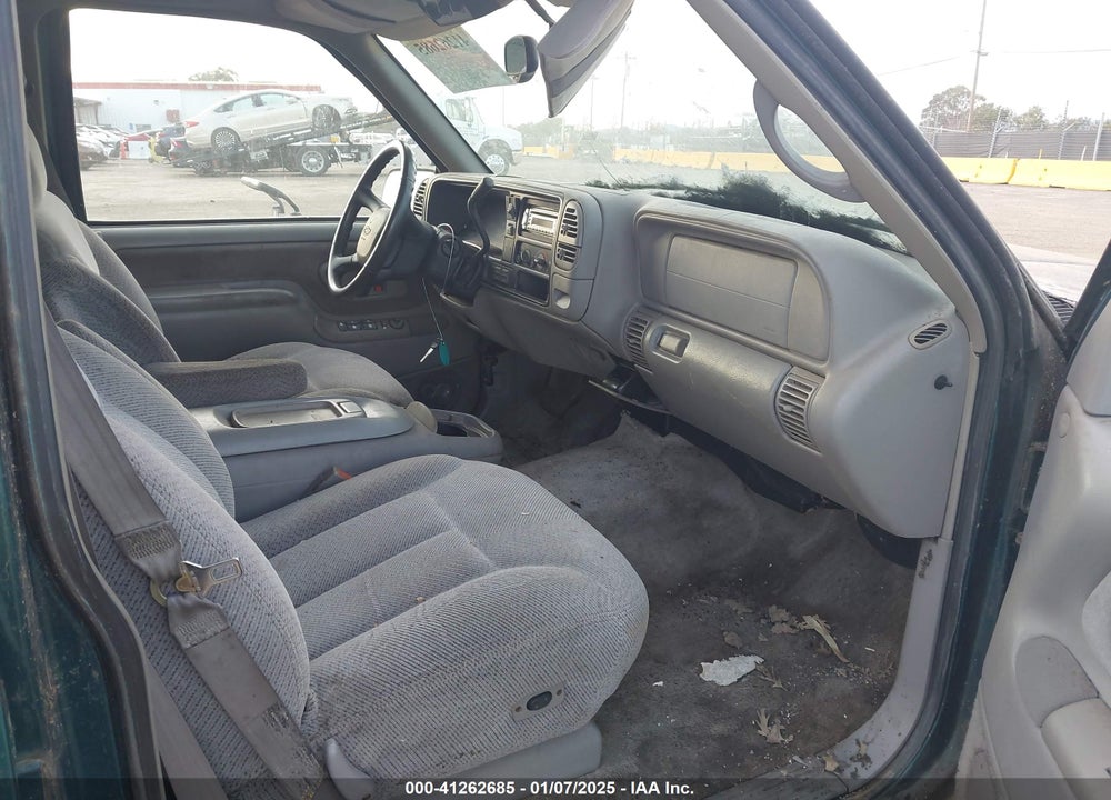 1998 CHEVROLET SUBURBAN 1500 VIN: 1GNFK16R6WJ346600