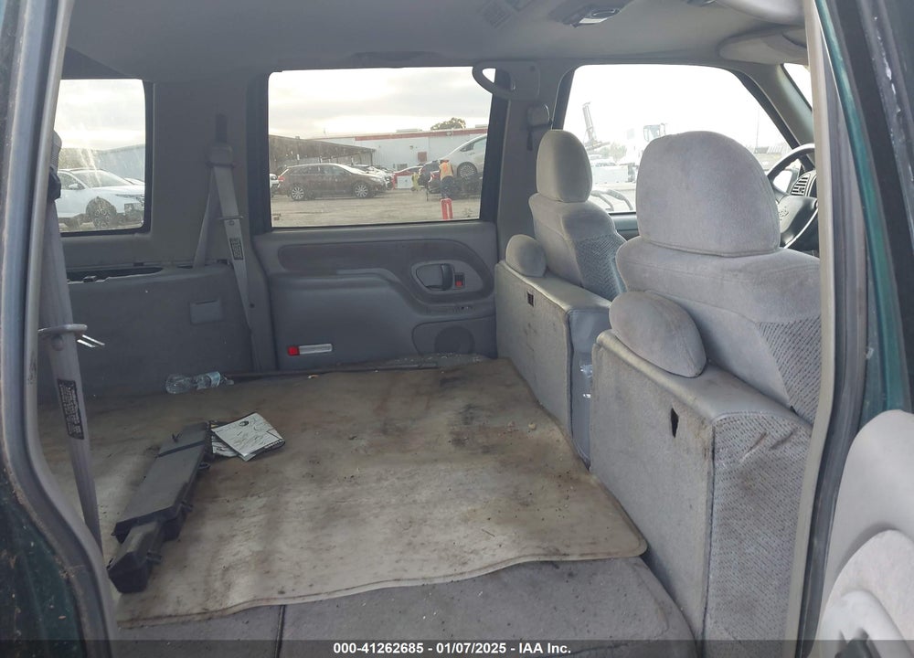 1998 CHEVROLET SUBURBAN 1500 VIN: 1GNFK16R6WJ346600