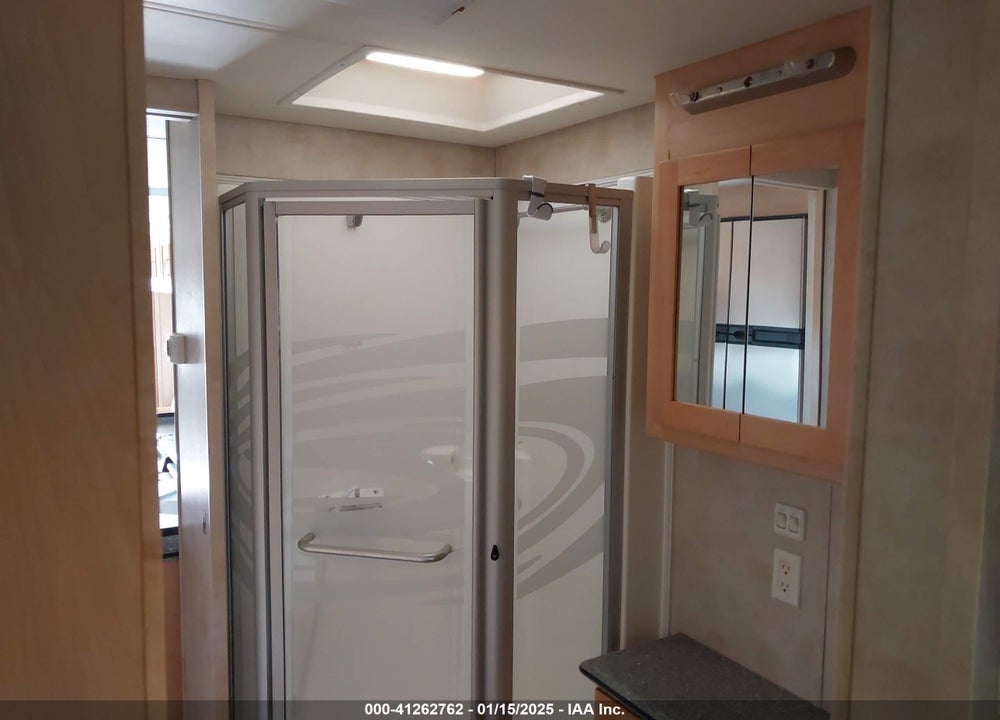 2006 FREIGHTLINER CHASSIS X LINE MOTOR HOME VIN: 4UZAB2DC55CV81270