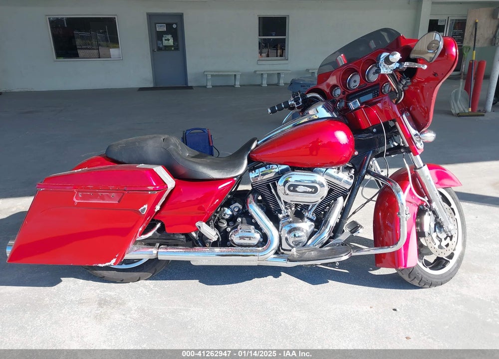 2013 HARLEY-DAVIDSON FLHX STREET GLIDE VIN: 1HD1KBM13DB644582