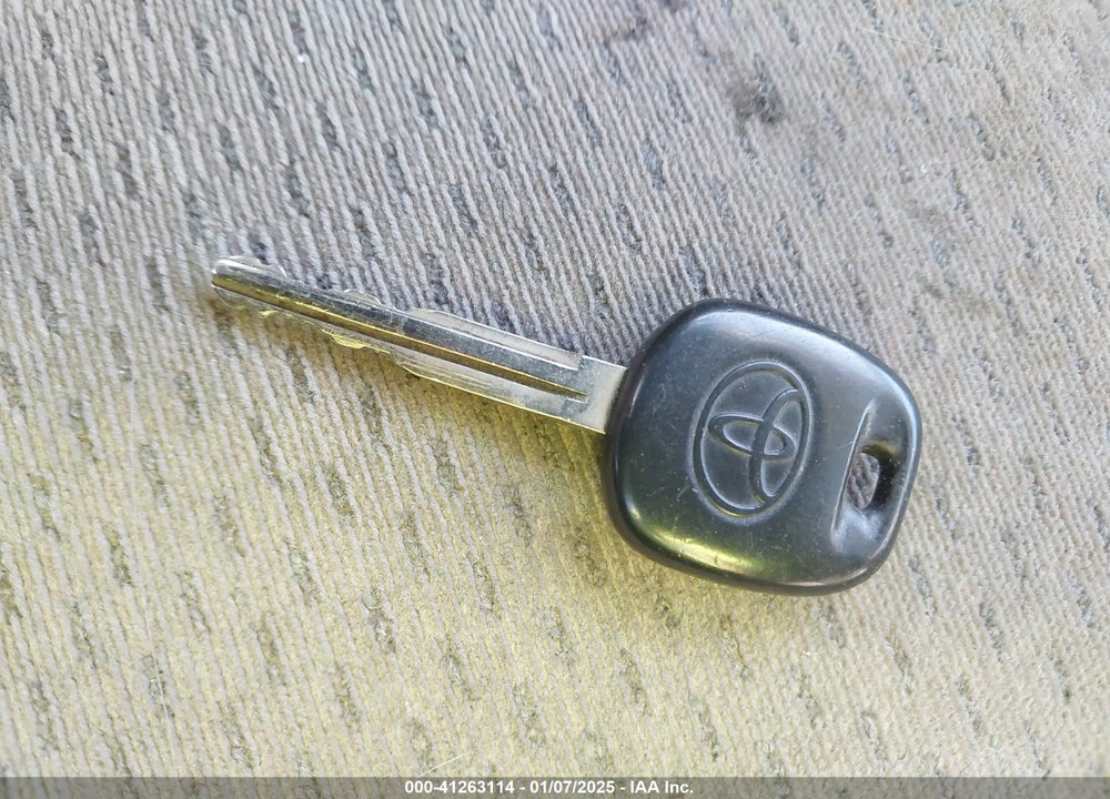 2002 TOYOTA CAMRY XLE VIN: 4T1BE30K32U604520