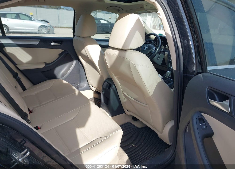 2015 VOLKSWAGEN JETTA 1.8T SE VIN: 3VWD07AJ7FM312403