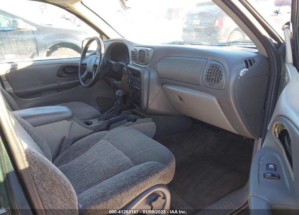 2002 CHEVROLET TRAILBLAZER LS VIN: 1GNDT13S422364657