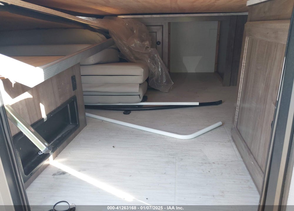 2024 FOREST RIVER WOOD VIN: 4X4CFM612RD320083