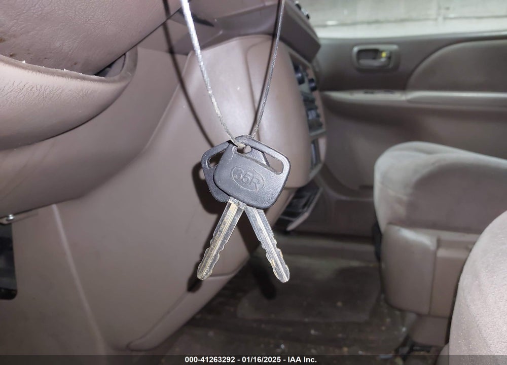 2003 TOYOTA SIENNA LE VIN: 4T3ZF13C63U533939