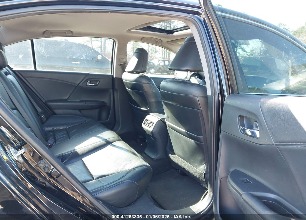 2016 HONDA ACCORD VIN: 1HGCR2F81GA115255