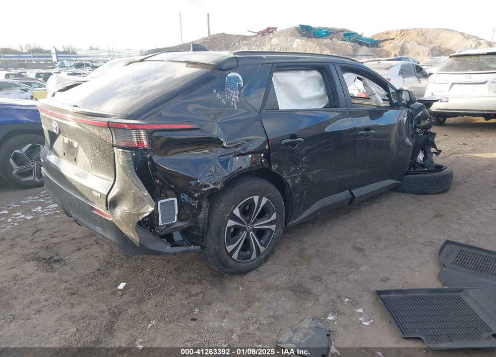 2024 TOYOTA BZ4X XLE VIN: JTMABACA4RA073596
