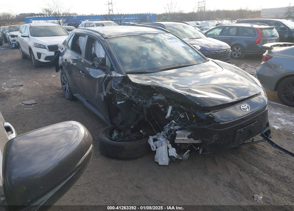 2024 TOYOTA BZ4X XLE VIN: JTMABACA4RA073596