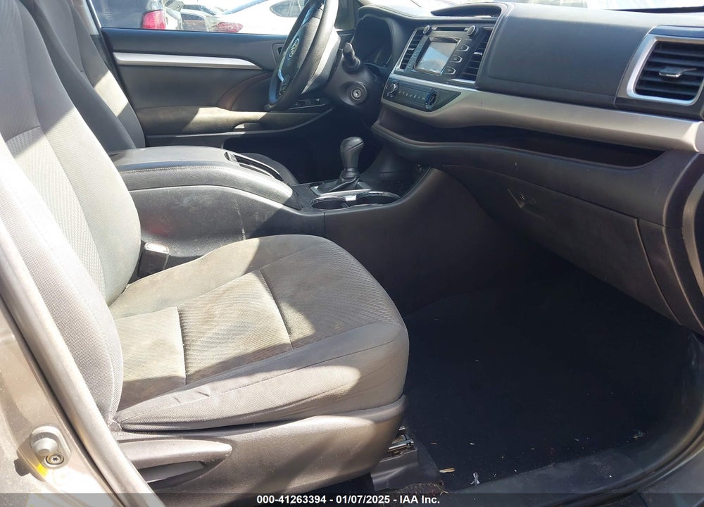 2018 TOYOTA HIGHLANDER LE VIN: 5TDZARFH0JS041894