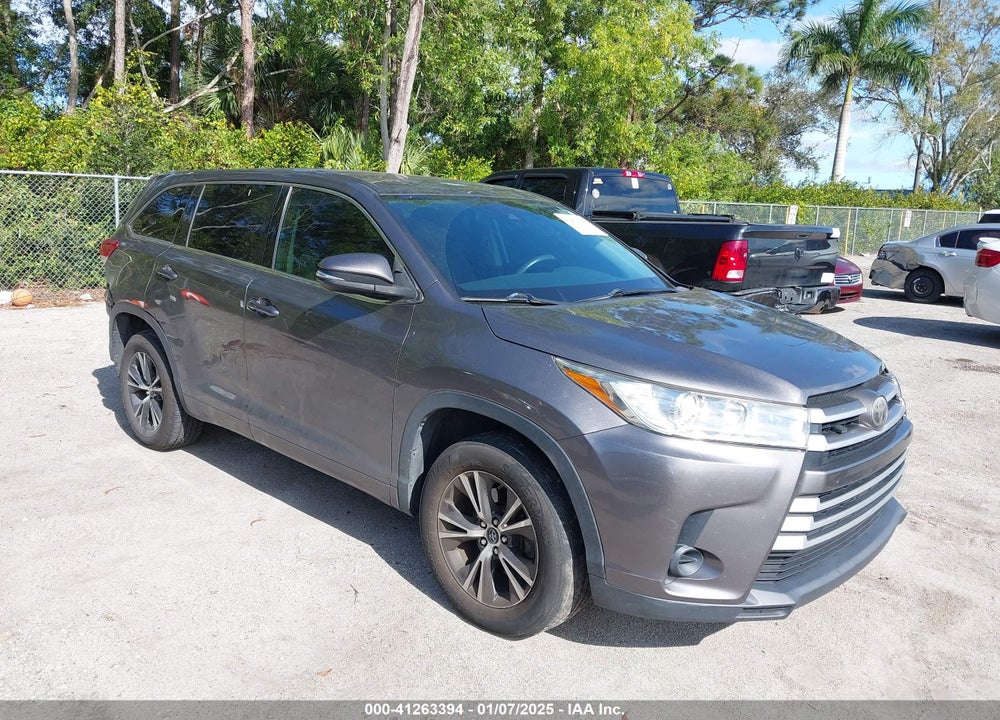 2018 TOYOTA HIGHLANDER LE VIN: 5TDZARFH0JS041894