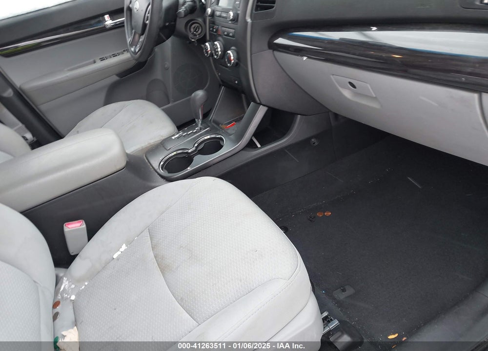 2013 KIA SORENTO LX VIN: 5XYKTDA61DG407187