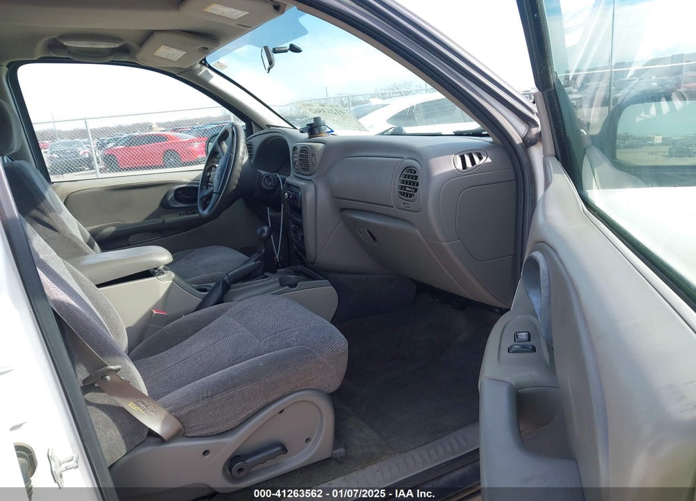2004 CHEVROLET TRAILBLAZER LS VIN: 1GNDS13S742377778