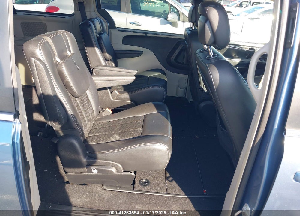 2011 CHRYSLER TOWN & COUNTRY TOURING-L VIN: 2A4RR8DGXBR714451
