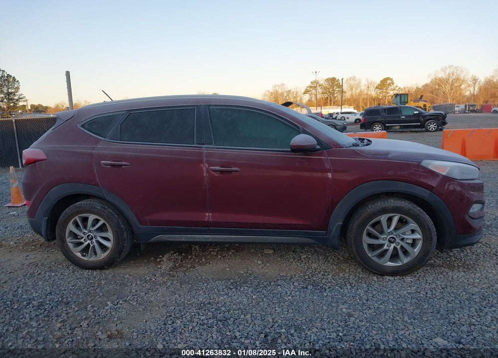 2016 HYUNDAI TUCSON SE VIN: KM8J33A47GU213850