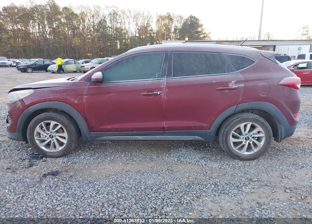 2016 HYUNDAI TUCSON SE VIN: KM8J33A47GU213850