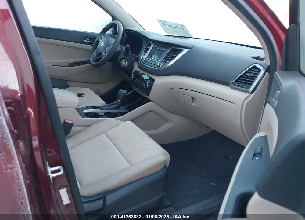 2016 HYUNDAI TUCSON SE VIN: KM8J33A47GU213850