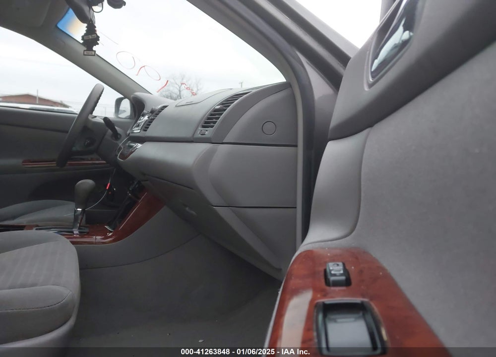 2005 TOYOTA CAMRY XLE VIN: 4T1BE30K35U581907