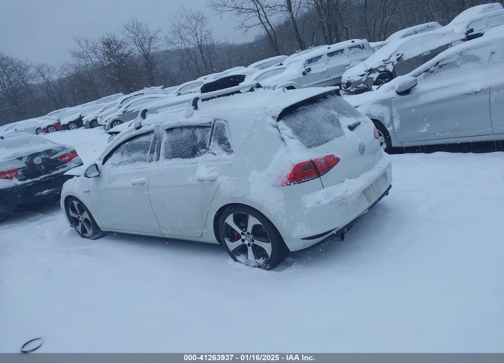 2015 VOLKSWAGEN GOLF GTI 2.0T SE W/PERFORMANCE PACKAGE 4-DOOR VIN: 3VW547AU7FM069792