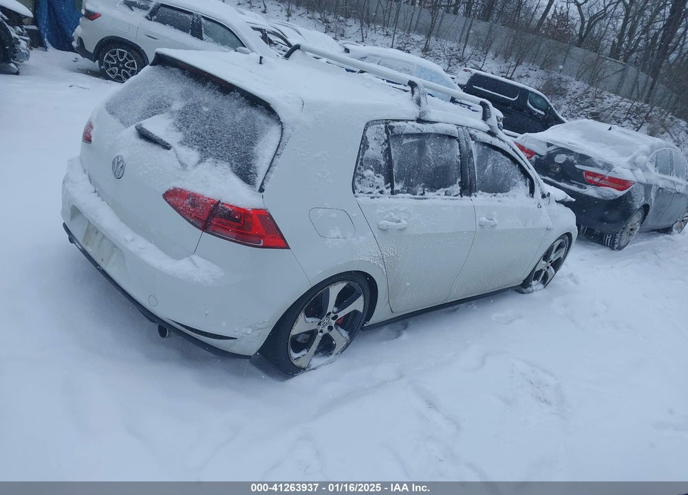 2015 VOLKSWAGEN GOLF GTI 2.0T SE W/PERFORMANCE PACKAGE 4-DOOR VIN: 3VW547AU7FM069792