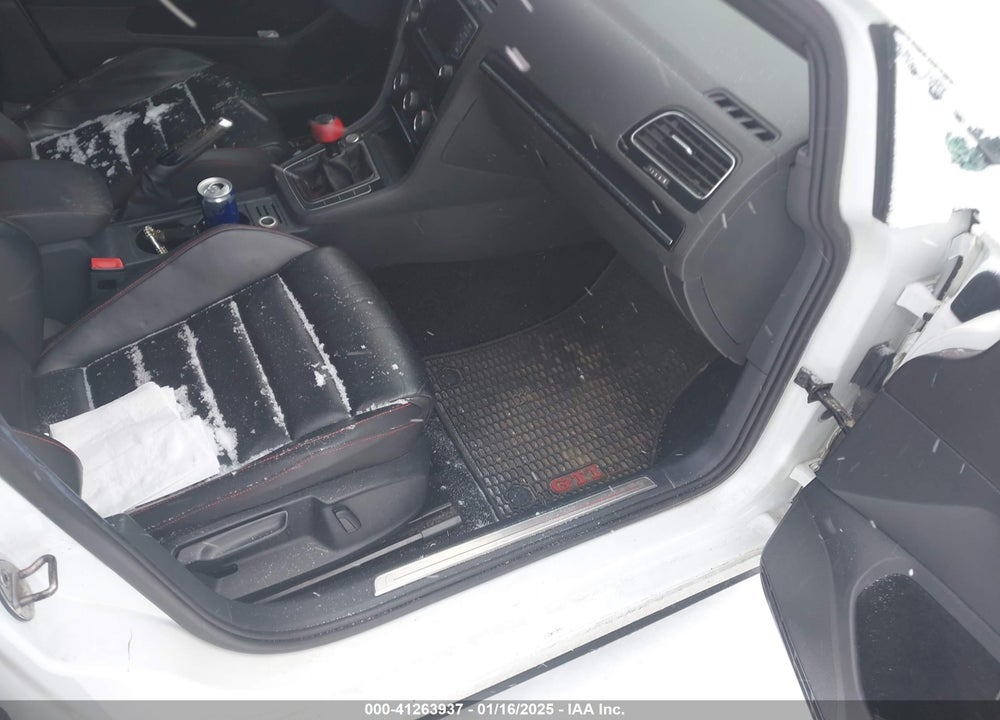 2015 VOLKSWAGEN GOLF GTI 2.0T SE W/PERFORMANCE PACKAGE 4-DOOR VIN: 3VW547AU7FM069792