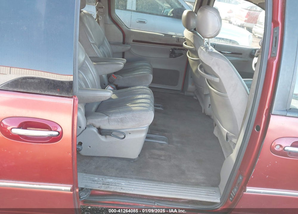 2000 CHRYSLER TOWN & COUNTRY LIMITED VIN: 1C4GP64L5YB653506