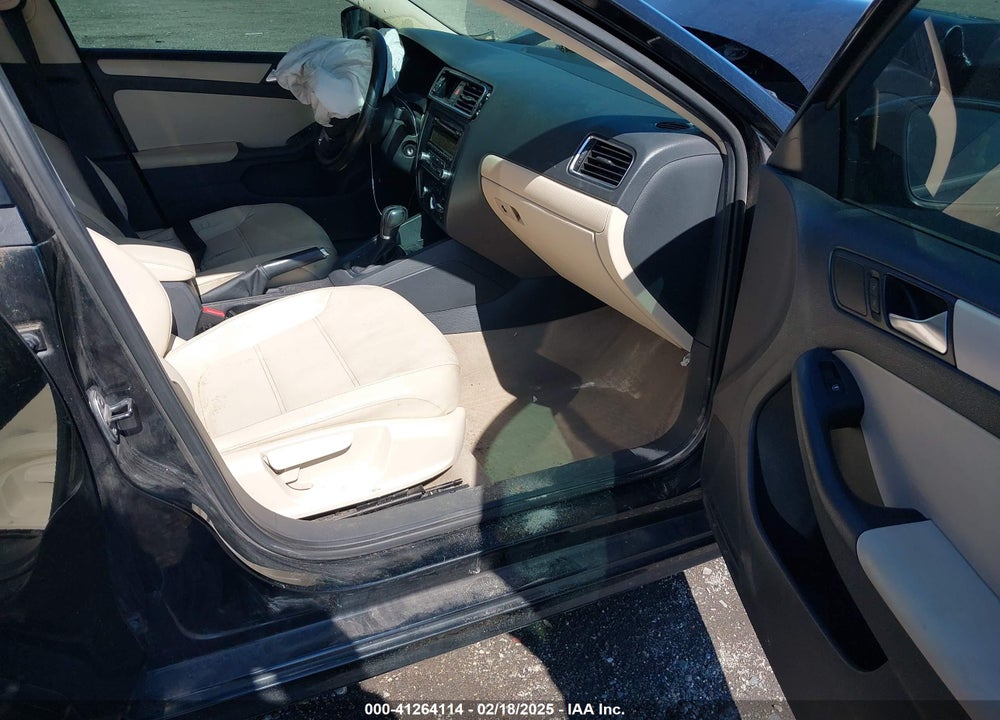 2011 VOLKSWAGEN JETTA VIN: 3VWDX7AJ4BM367056