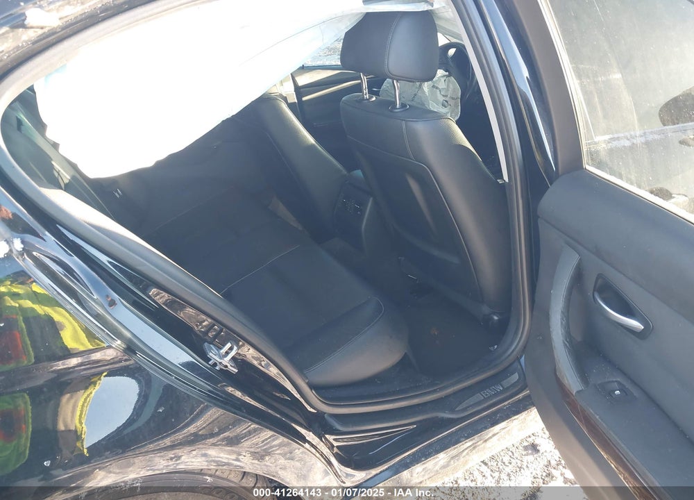 2011 BMW 328 VIN: WBAPH5G51BNM71695