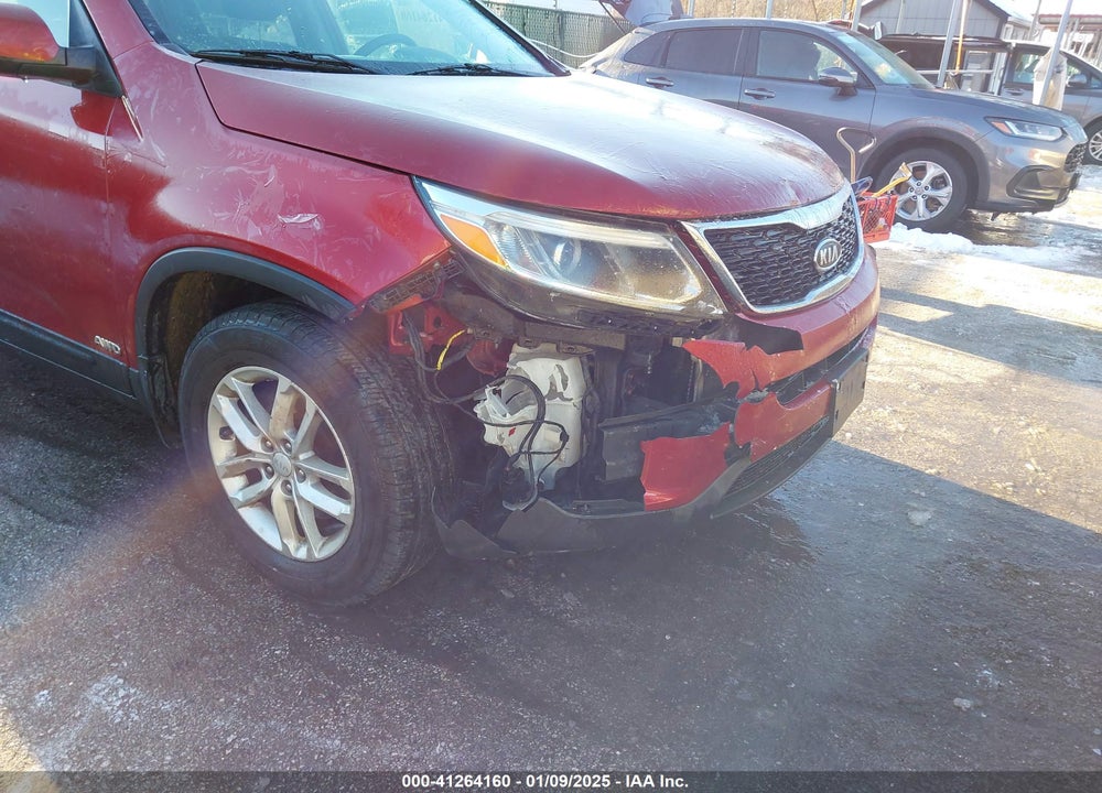 2015 KIA SORENTO LX VIN: 5XYKTCA69FG604704