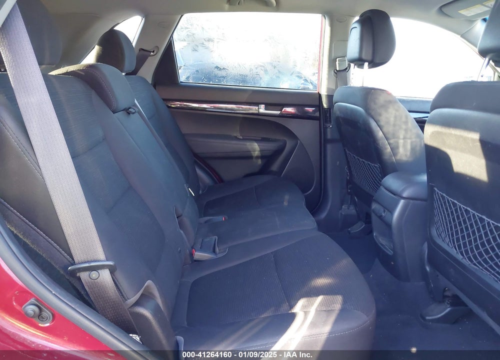 2015 KIA SORENTO LX VIN: 5XYKTCA69FG604704