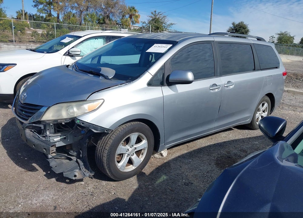 2013 TOYOTA SIENNA LE V6 8 PASSENGER VIN: 5TDKK3DC6DS284262