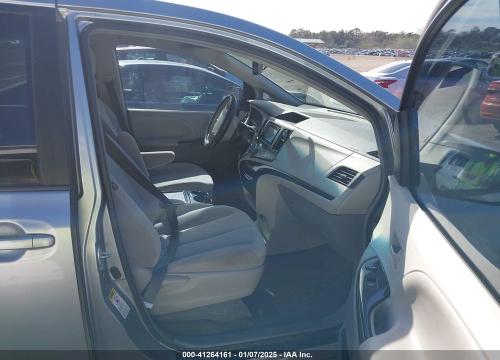 2013 TOYOTA SIENNA LE V6 8 PASSENGER VIN: 5TDKK3DC6DS284262