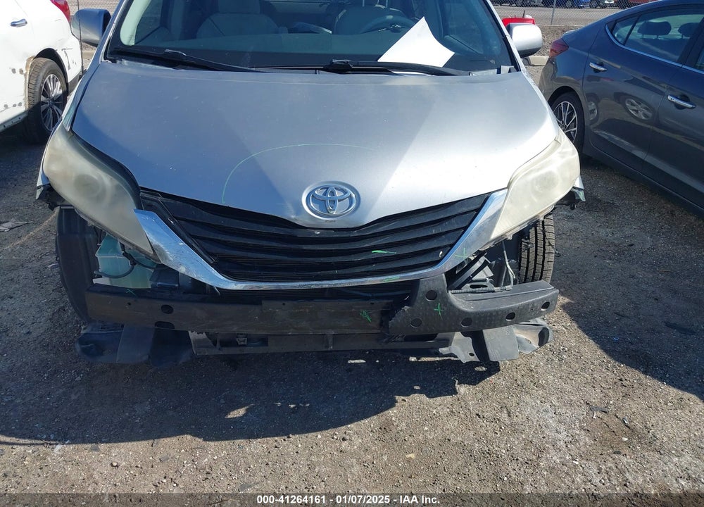 2013 TOYOTA SIENNA LE V6 8 PASSENGER VIN: 5TDKK3DC6DS284262