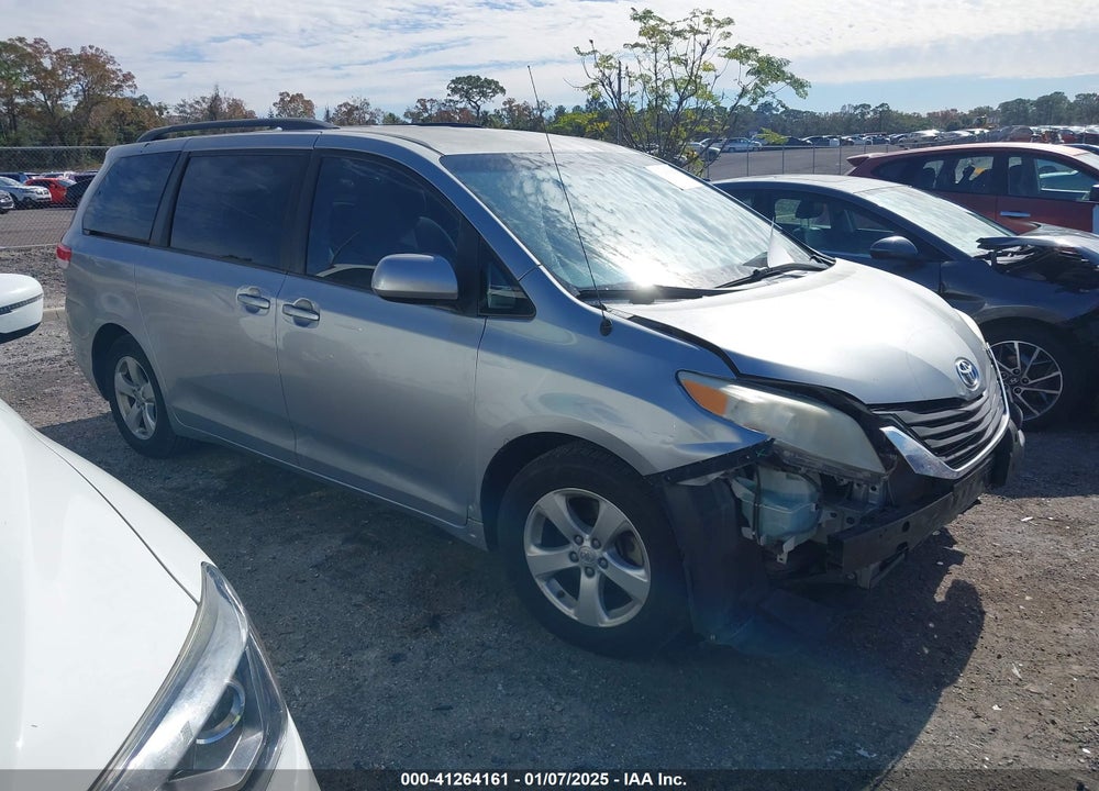 2013 TOYOTA SIENNA LE V6 8 PASSENGER VIN: 5TDKK3DC6DS284262