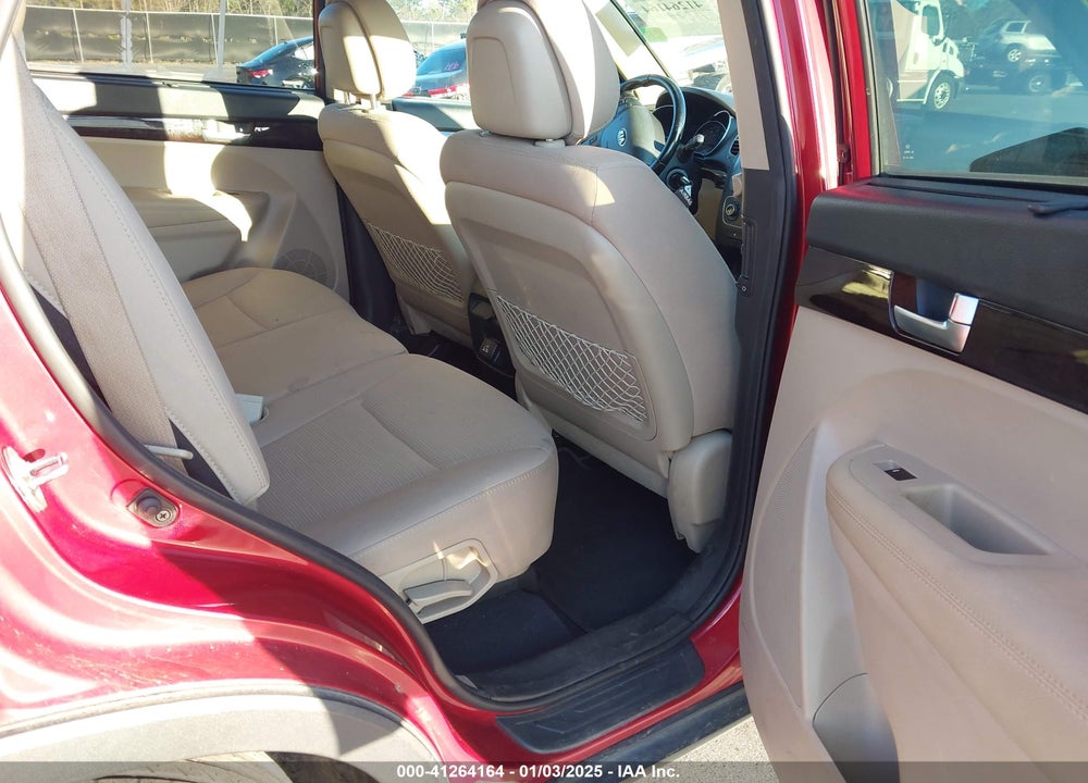 2014 KIA SORENTO LX V6 VIN: 5XYKT4A76EG516416