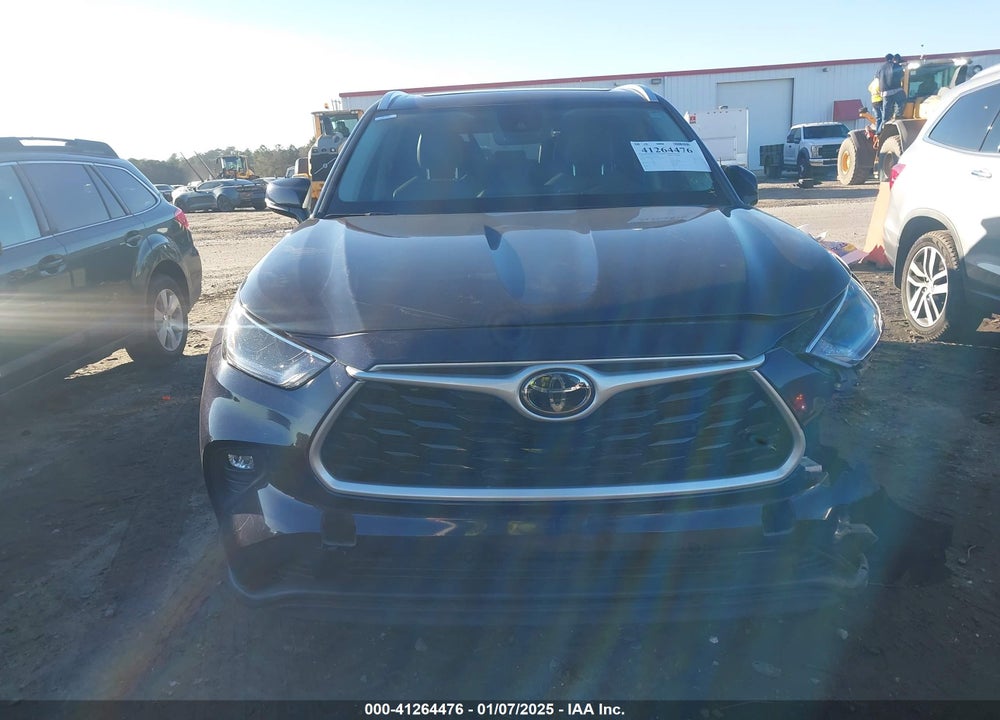 2021 TOYOTA HIGHLANDER XLE VIN: 5TDHZRAH3MS083024