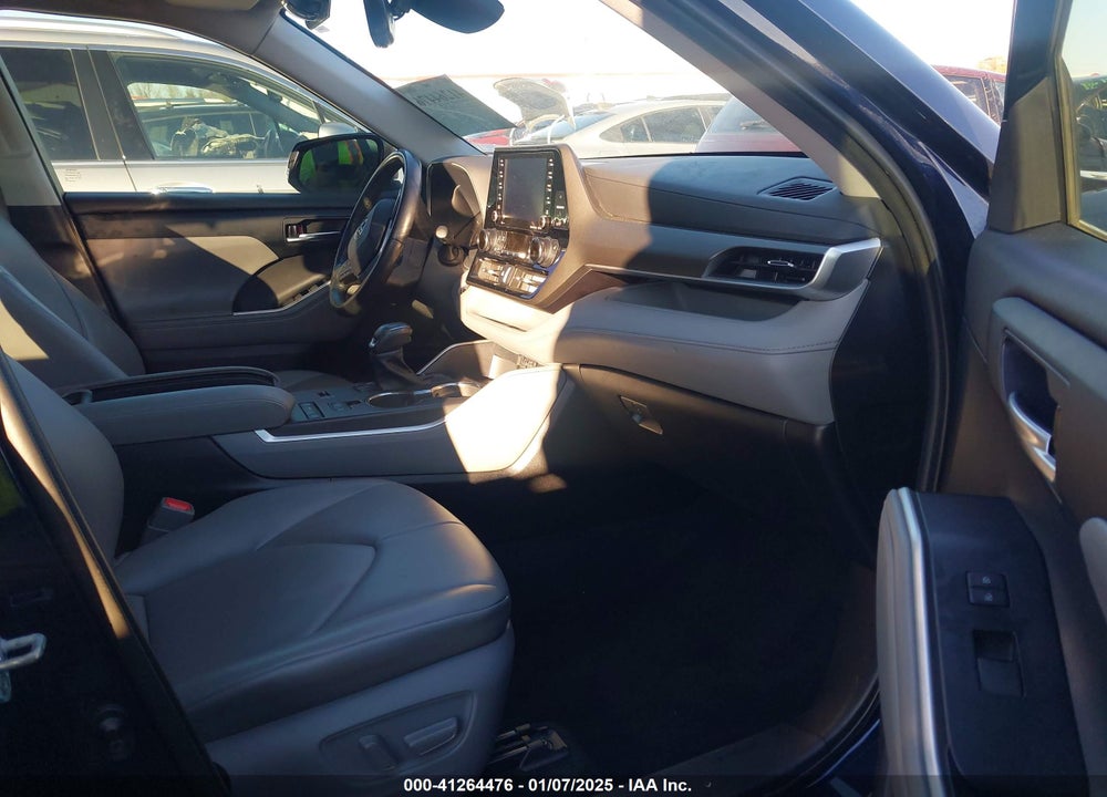 2021 TOYOTA HIGHLANDER XLE VIN: 5TDHZRAH3MS083024