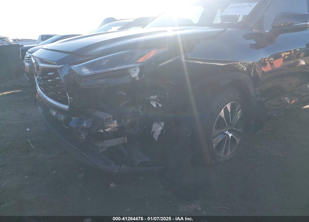 2021 TOYOTA HIGHLANDER XLE VIN: 5TDHZRAH3MS083024