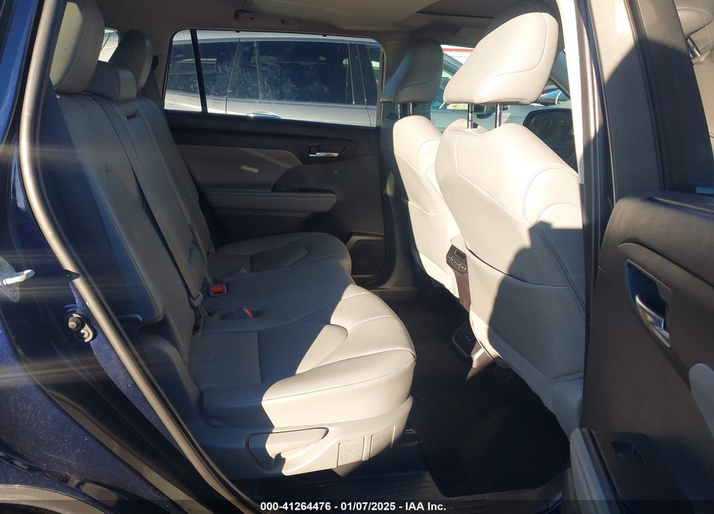 2021 TOYOTA HIGHLANDER XLE VIN: 5TDHZRAH3MS083024