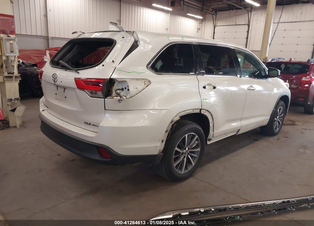 2017 TOYOTA HIGHLANDER XLE VIN: 5TDJZRFH3HS513313