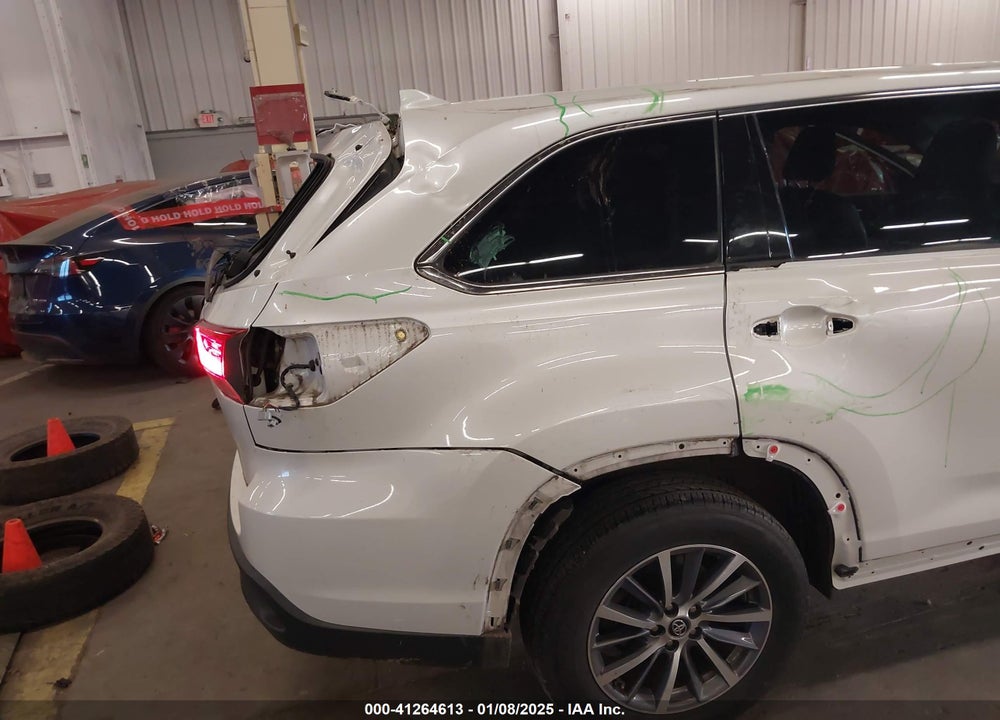 2017 TOYOTA HIGHLANDER XLE VIN: 5TDJZRFH3HS513313