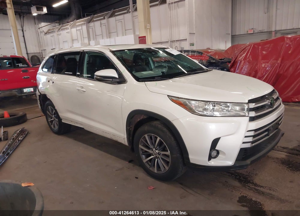 2017 TOYOTA HIGHLANDER XLE VIN: 5TDJZRFH3HS513313