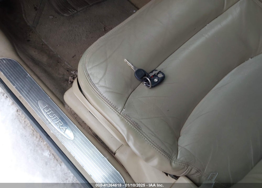 2005 BUICK PARK AVENUE ULTRA VIN: 1G4CU541254102381