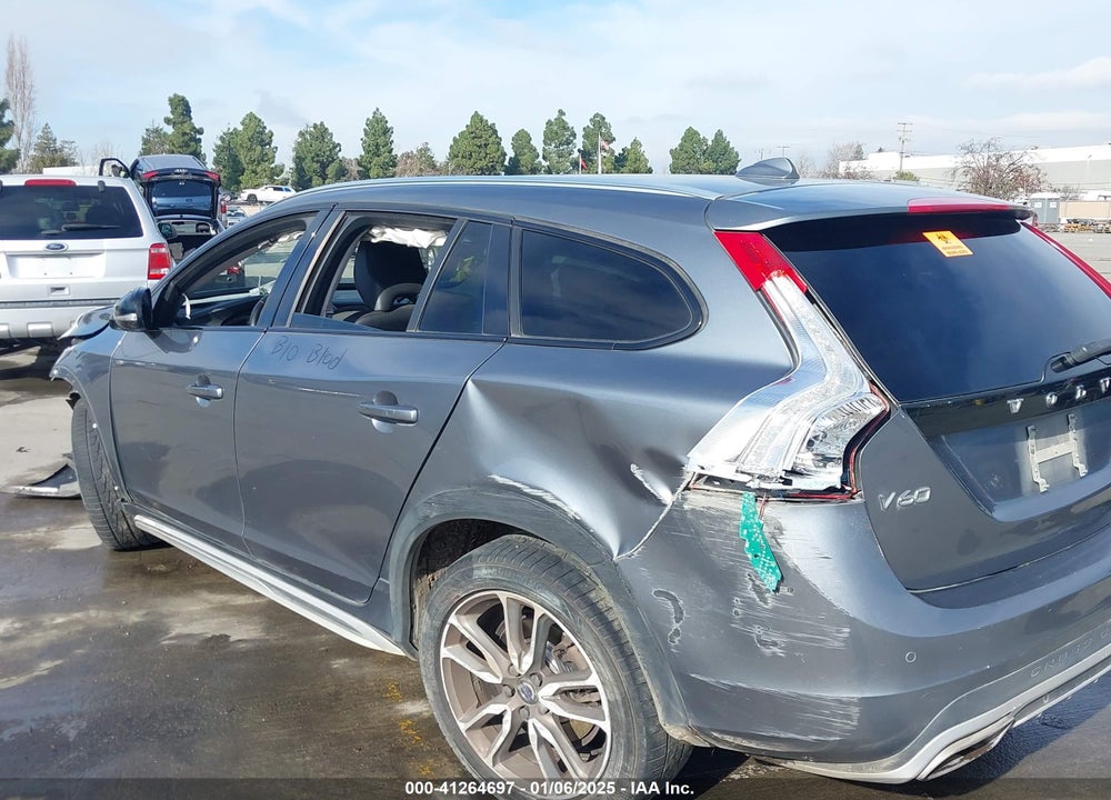 2017 VOLVO V60 CROSS COUNTRY VIN: YV440MWK7H1025238