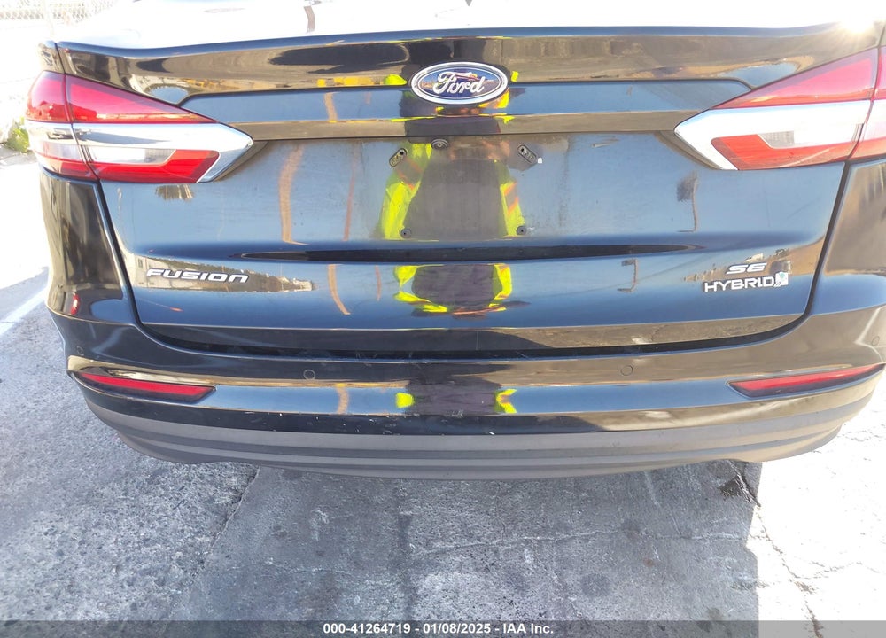 2019 FORD FUSION HYBRID SE VIN: 3FA6P0LUXKR261567