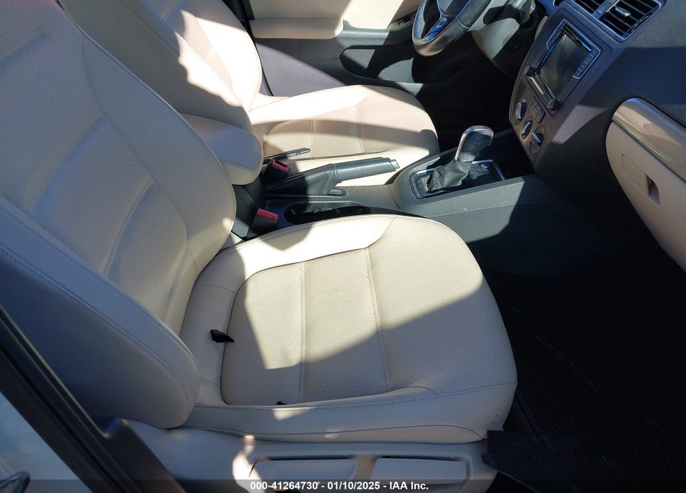 2018 VOLKSWAGEN JETTA VIN: 3VWDB7AJ5JM217180