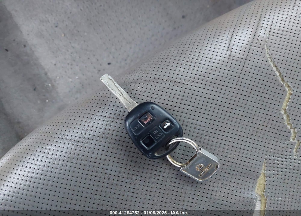 2005 LEXUS ES 330 VIN: JTHBA30G055057103