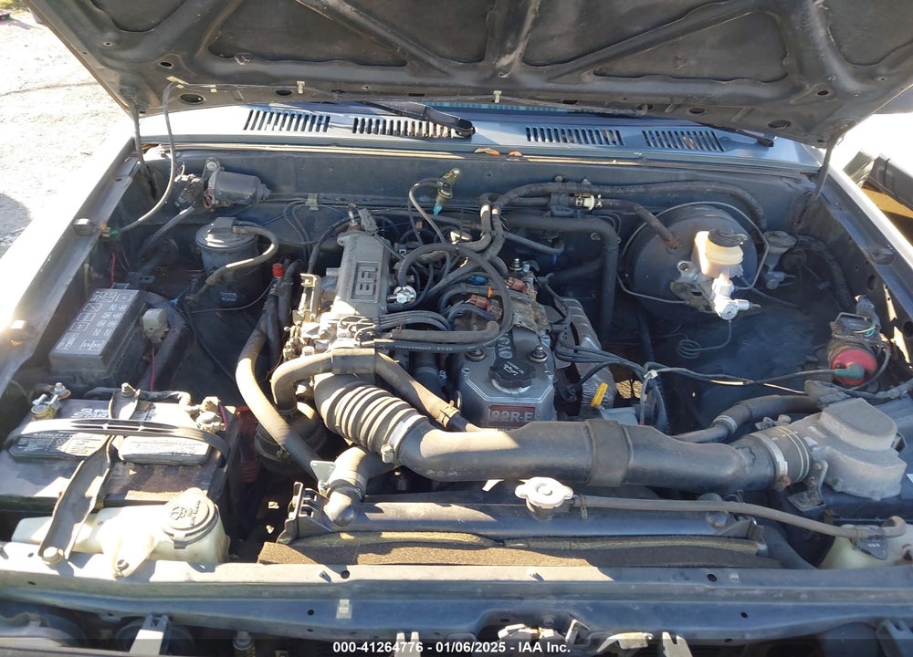 1992 TOYOTA PICKUP 1/2 TON SHORT WHEELBASE VIN: JT4RN81A1N0096999